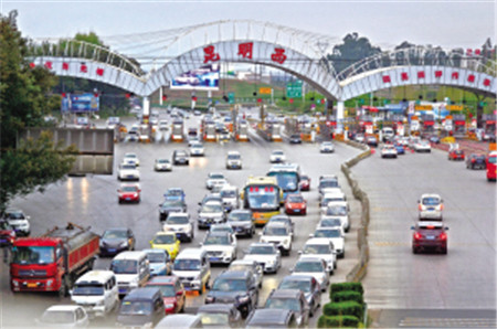 隨著安寧、太平的發(fā)展,收費站擁堵的情況日益凸顯 資料圖片 隨著安寧、太平的發(fā)展,收費站擁堵的情況日益凸顯 資料圖片