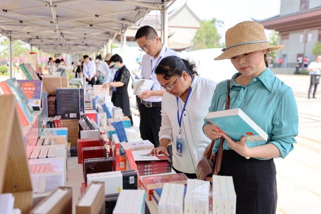 云南省第二屆全民閱讀大會在蒙自啟動 云南省第二屆全民閱讀大會在蒙自啟動