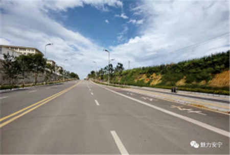 安寧職教園區竣工的道路 供圖 安寧職教園區竣工的道路 供圖