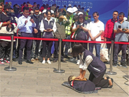 心肺復蘇現場教學 本組圖片 供圖 心肺復蘇現場教學 本組圖片 供圖