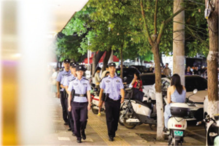 全面加強(qiáng)治安巡查宣防 昆明市公安局供圖 全面加強(qiáng)治安巡查宣防 昆明市公安局供圖