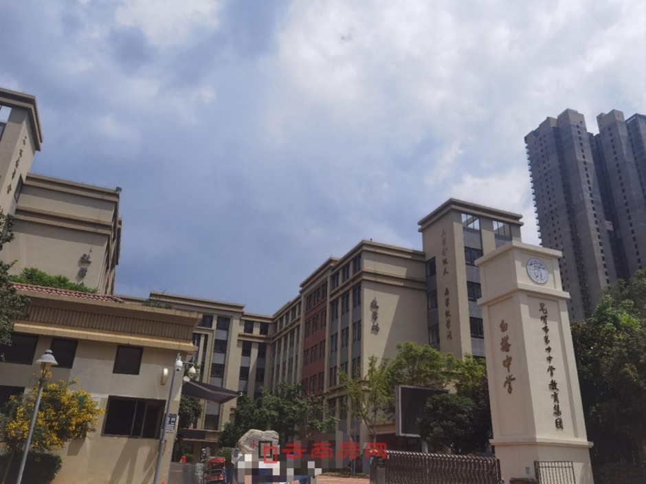 俊發城思成中學成為昆十中白塔中學新校區(圖拍攝于8月22日) 俊發城思成中學成為昆十中白塔中學新校區(圖拍攝于8月22日)