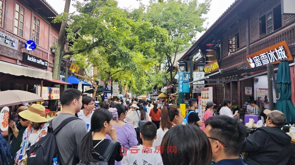 周末的昆明老街——錢王街(云南房網攝) 周末的昆明老街——錢王街(云南房網攝)