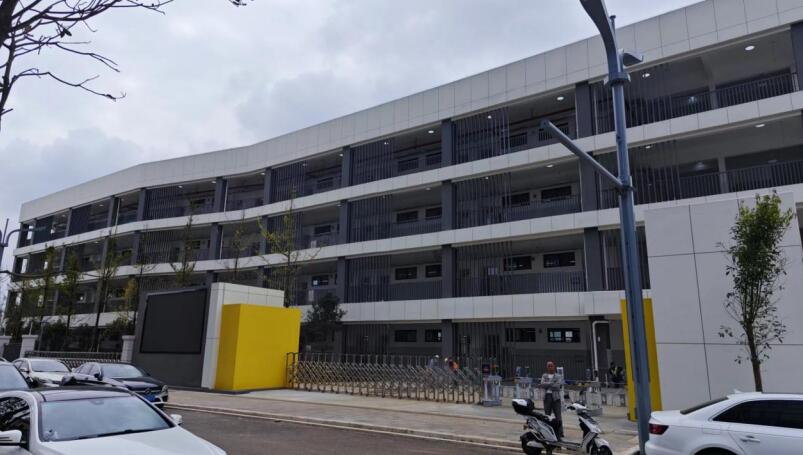 巫家壩師大附小正校門(mén)(攝于8月31日) 巫家壩師大附小正校門(mén)(攝于8月31日)