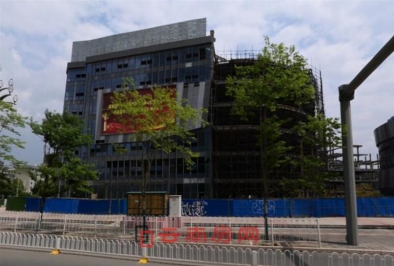 人民路壹號廣場的大盒子商業 人民路壹號廣場的大盒子商業