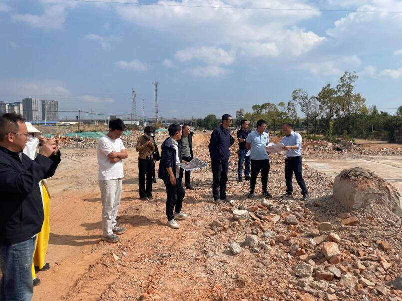 昆明交投副總經理袁和耀帶隊到昆明西客站項目現場召開工程推進會(圖源:昆明交投) 昆明交投副總經理袁和耀帶隊到昆明西客站項目現場召開工程推進會(圖源:昆明交投)