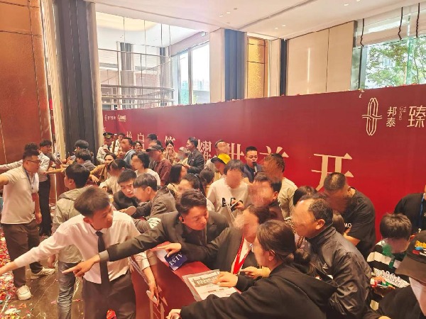 f195e734a45d40298dead07ffb1b28d7