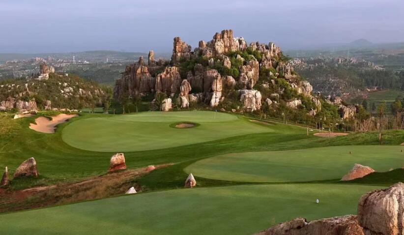 當年的石林高爾夫有3個18洞標準球場,風景秀美 當年的石林高爾夫有3個18洞標準球場,風景秀美