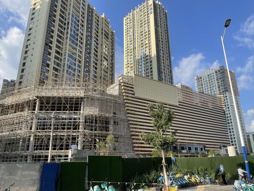 西城時代西錦里的商業裙樓也即將完工 西城時代西錦里的商業裙樓也即將完工