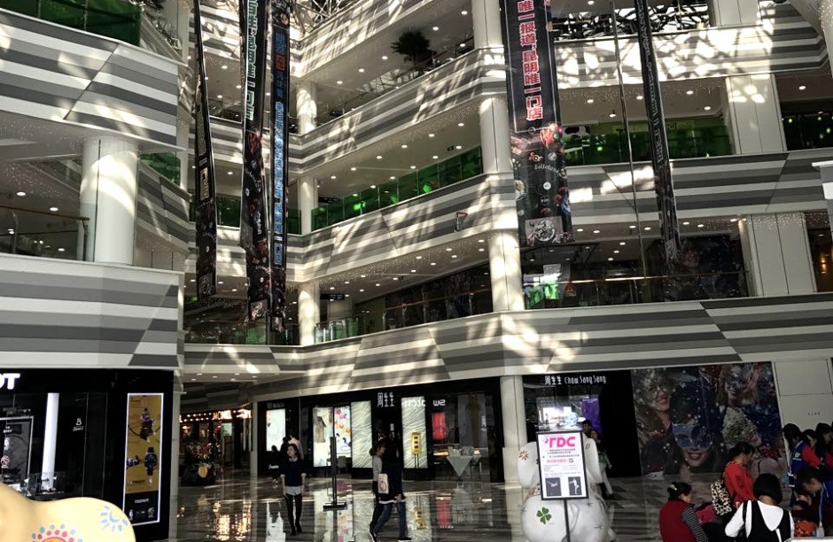 大都購物中心體量非常大,所售產權商鋪的投資人眾多 大都購物中心體量非常大,所售產權商鋪的投資人眾多