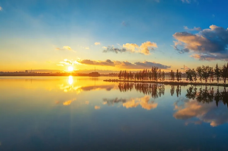 網紅打卡點“天空之鏡”(圖源“昆明生態環境”) 網紅打卡點“天空之鏡”(圖源“昆明生態環境”)