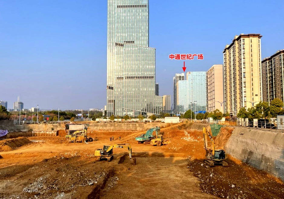 中通聯大書山施工進度很快,其中一個地塊已經完成基坑開挖 中通聯大書山施工進度很快,其中一個地塊已經完成基坑開挖