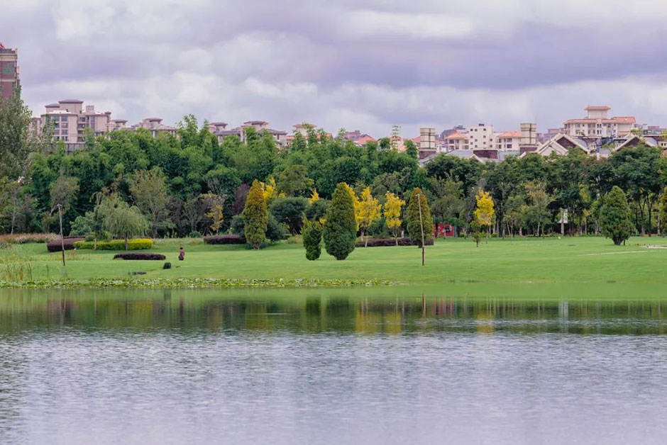 西亮塘濕地公園和周邊的高端低密住宅區(qū) 西亮塘濕地公園和周邊的高端低密住宅區(qū)
