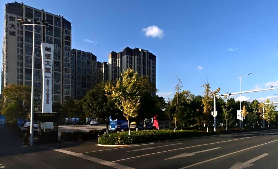 原恒大城售樓部地塊緊鄰主干道,所以有一定商業開發比例 原恒大城售樓部地塊緊鄰主干道,所以有一定商業開發比例