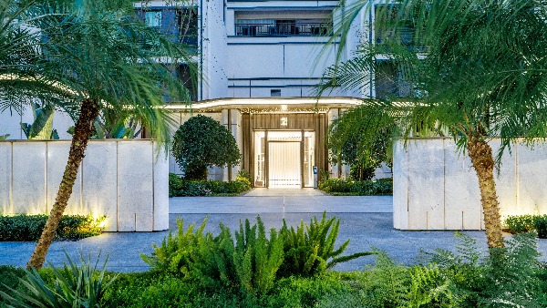 花園里有房子 AI 生成的內容可能不正確。