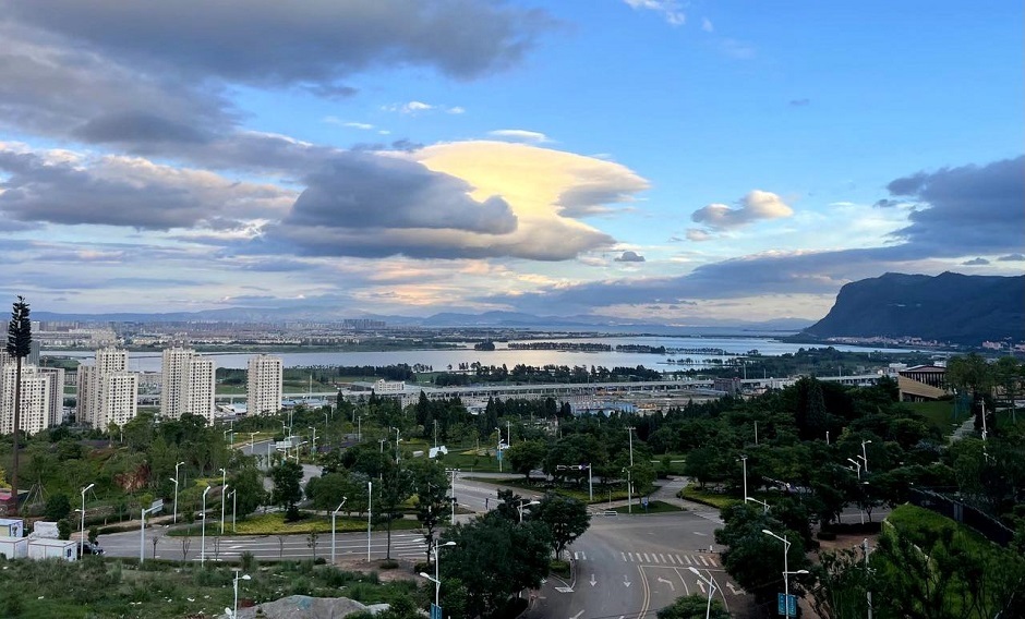 普坪村旁邊的白沙地具有良好的觀滇視野 普坪村旁邊的白沙地具有良好的觀滇視野