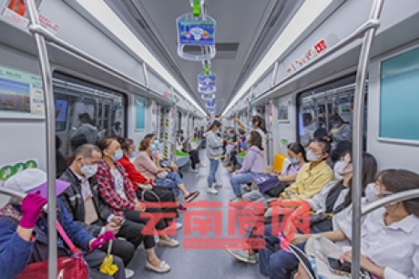 組圖:昆明軌道交通5號線開通初期運營 沿途可賞秀美景色